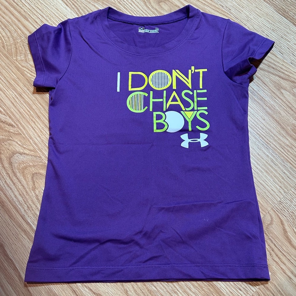 Under Armour Girls Purple HeatGear I Dont Chase Boys I Pass Them‎ Graphic Tee 6